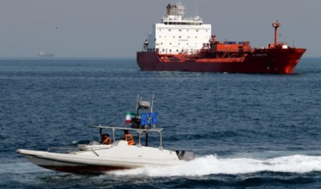 تهران در خلیج فارس تحریم را تلافی می کند